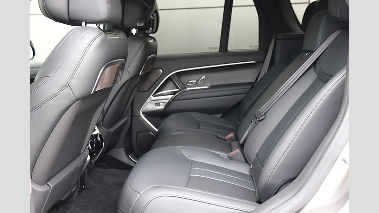 2025 認定中古車 Land Rover Range Rover フラックスシルバー - グロスフィニッシュ D350 AWD MHEV（AT） スタンダードホイールベース Autobiography