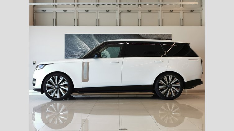 2023 認定中古車 Land Rover Range Rover アイシーホワイト - グロスフィニッシュ 615 AWD（AT） ロングホイールベース SV