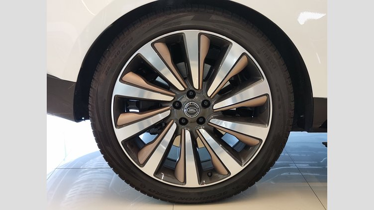 2023 認定中古車 Land Rover Range Rover アイシーホワイト - グロスフィニッシュ 615 AWD（AT） ロングホイールベース SV