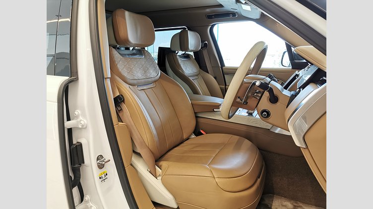 2023 認定中古車 Land Rover Range Rover アイシーホワイト - グロスフィニッシュ 615 AWD（AT） ロングホイールベース SV