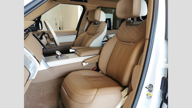 2023 認定中古車 Land Rover Range Rover アイシーホワイト - グロスフィニッシュ 615 AWD（AT） ロングホイールベース SV