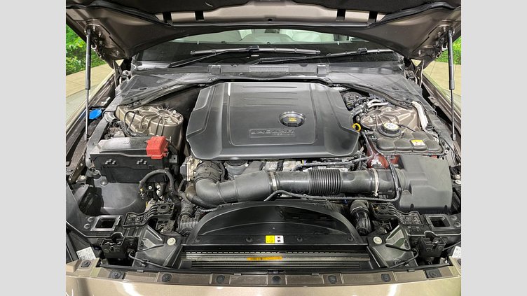 2016 認定中古車 Jaguar XE Kaikoura Stone 2WD プレステージ