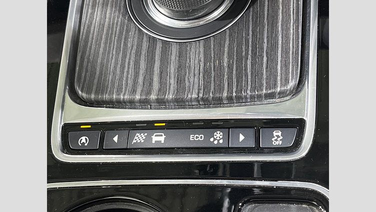 2016 認定中古車 Jaguar XE Kaikoura Stone 2WD プレステージ