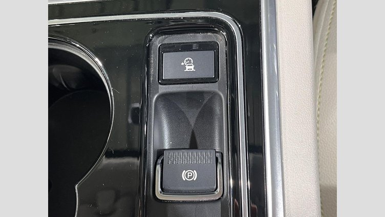 2016 認定中古車 Jaguar XE Kaikoura Stone 2WD プレステージ