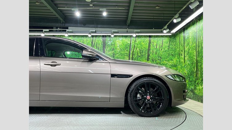 2016 認定中古車 Jaguar XE Kaikoura Stone 2WD プレステージ