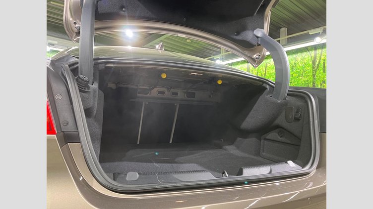 2016 認定中古車 Jaguar XE Kaikoura Stone 2WD プレステージ