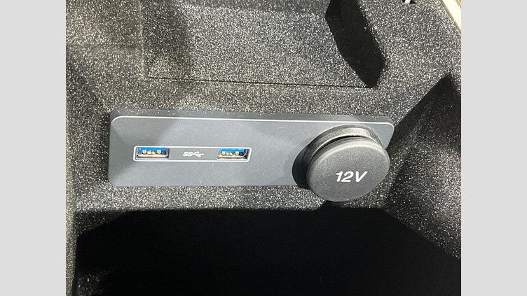 2016 認定中古車 Jaguar XE Kaikoura Stone 2WD プレステージ