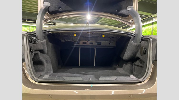 2016 認定中古車 Jaguar XE Kaikoura Stone 2WD プレステージ