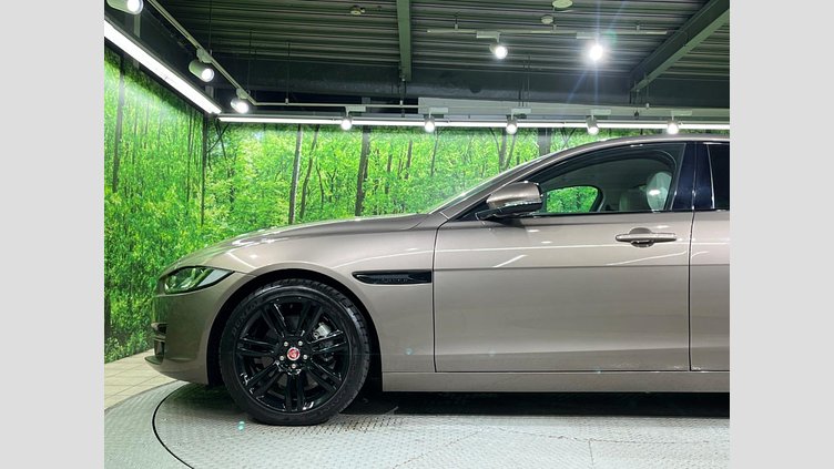 2016 認定中古車 Jaguar XE Kaikoura Stone 2WD プレステージ