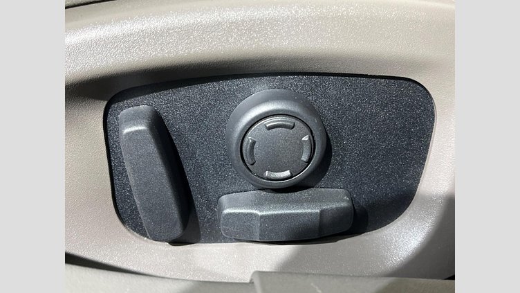 2016 認定中古車 Jaguar XE Kaikoura Stone 2WD プレステージ