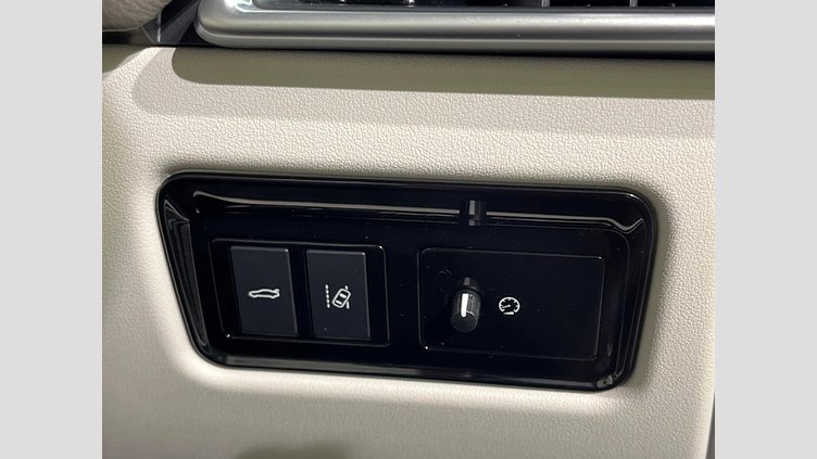 2016 認定中古車 Jaguar XE Kaikoura Stone 2WD プレステージ