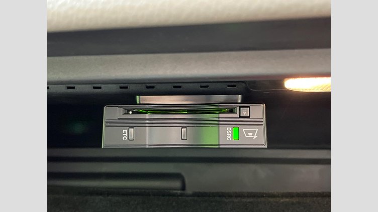 2016 認定中古車 Jaguar XE Kaikoura Stone 2WD プレステージ