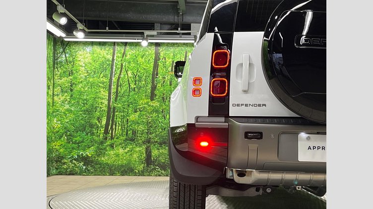 2025 認定中古車 Land Rover Defender 110 フジホワイト P300 ガソリン X-Dynamic SE
