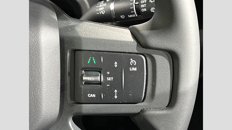 2025 認定中古車 Land Rover Defender 110 フジホワイト P300 ガソリン X-Dynamic SE