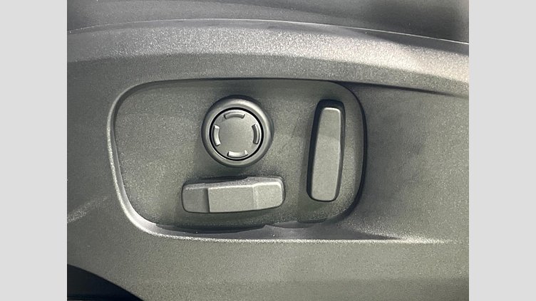 2025 認定中古車 Land Rover Defender 110 フジホワイト P300 ガソリン X-Dynamic SE