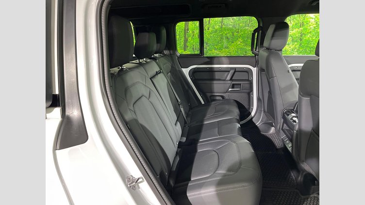 2025 認定中古車 Land Rover Defender 110 フジホワイト P300 ガソリン X-Dynamic SE