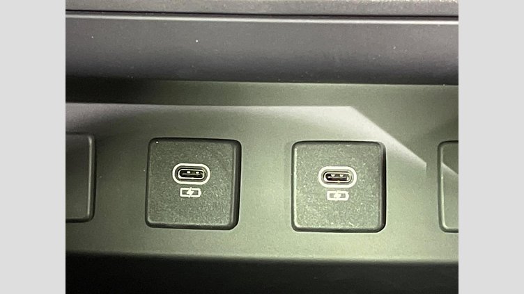 2025 認定中古車 Land Rover Defender 110 フジホワイト P300 ガソリン X-Dynamic SE