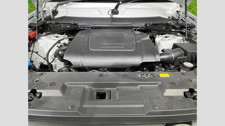 2025 認定中古車 Land Rover Defender 110 フジホワイト P300 ガソリン X-Dynamic SE