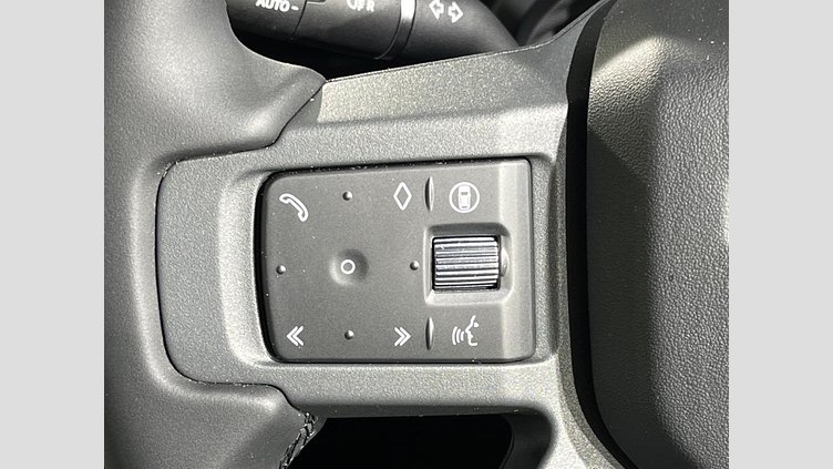 2025 認定中古車 Land Rover Defender 110 フジホワイト P300 ガソリン X-Dynamic SE