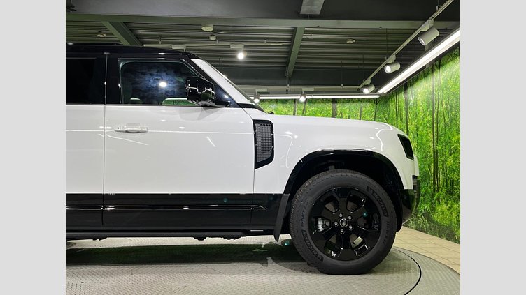 2025 認定中古車 Land Rover Defender 110 フジホワイト P300 ガソリン X-Dynamic SE