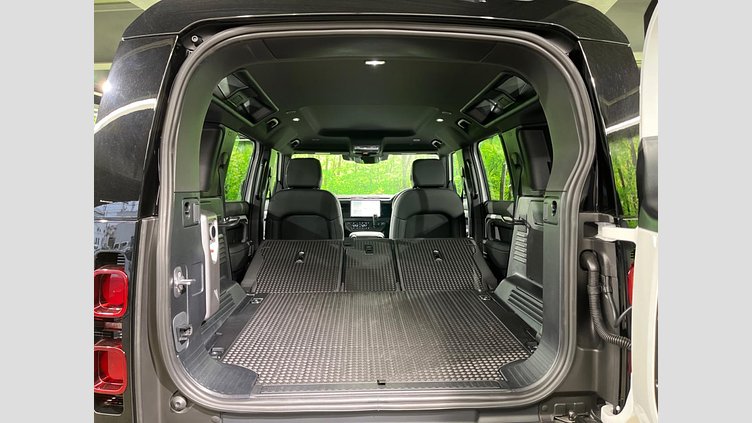 2025 認定中古車 Land Rover Defender 110 フジホワイト P300 ガソリン X-Dynamic SE