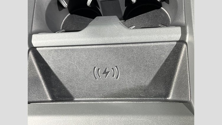 2025 認定中古車 Land Rover Defender 110 フジホワイト P300 ガソリン X-Dynamic SE