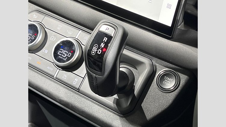 2025 認定中古車 Land Rover Defender 110 フジホワイト P300 ガソリン X-Dynamic SE