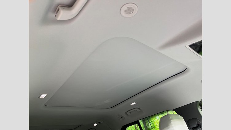 2024 認定中古車 Land Rover Defender 130 サントリーニブラック D350 ディーゼルマイルドハイブリッド X-Dynamic SE