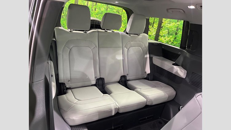 2024 認定中古車 Land Rover Defender 130 サントリーニブラック D350 ディーゼルマイルドハイブリッド X-Dynamic SE