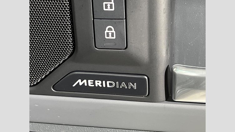 2024 認定中古車 Land Rover Defender 130 サントリーニブラック D350 ディーゼルマイルドハイブリッド X-Dynamic SE