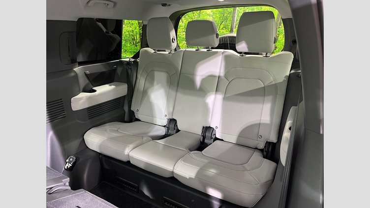 2024 認定中古車 Land Rover Defender 130 サントリーニブラック D350 ディーゼルマイルドハイブリッド X-Dynamic SE