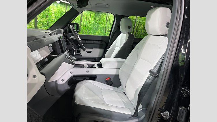 2024 認定中古車 Land Rover Defender 130 サントリーニブラック D350 ディーゼルマイルドハイブリッド X-Dynamic SE