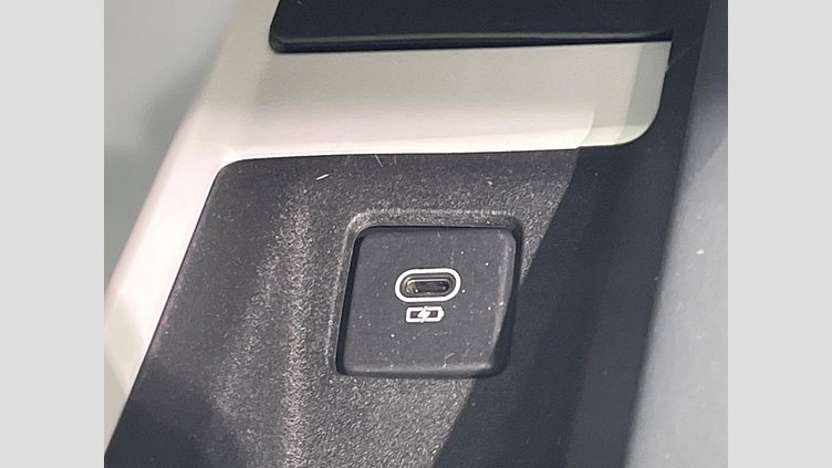 2024 認定中古車 Land Rover Defender 130 サントリーニブラック D350 ディーゼルマイルドハイブリッド X-Dynamic SE