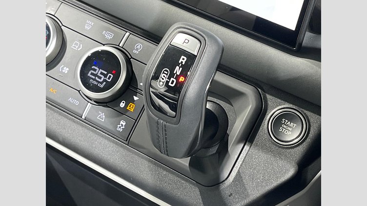 2024 認定中古車 Land Rover Defender 130 サントリーニブラック D350 ディーゼルマイルドハイブリッド X-Dynamic SE