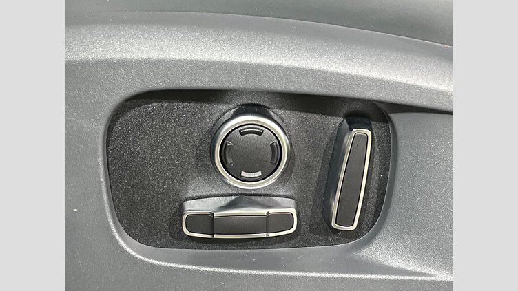 2024 認定中古車 Land Rover Defender 130 サントリーニブラック D350 ディーゼルマイルドハイブリッド X-Dynamic SE