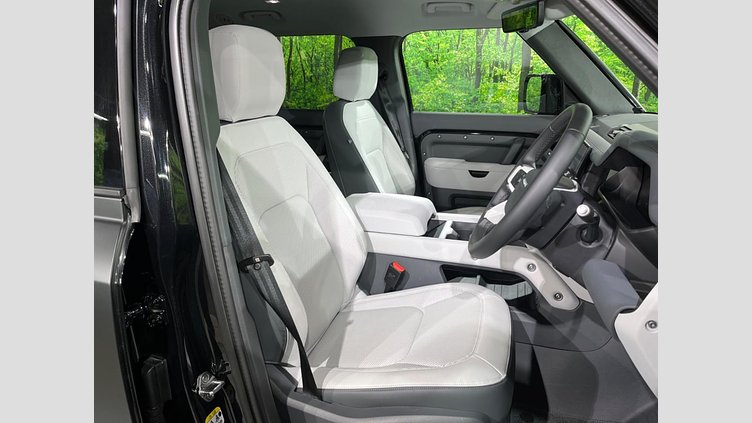 2024 認定中古車 Land Rover Defender 130 サントリーニブラック D350 ディーゼルマイルドハイブリッド X-Dynamic SE