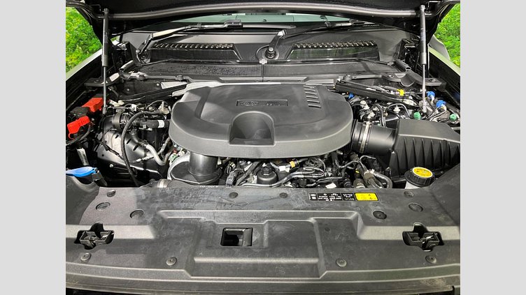 2024 認定中古車 Land Rover Defender 130 サントリーニブラック D350 ディーゼルマイルドハイブリッド X-Dynamic SE