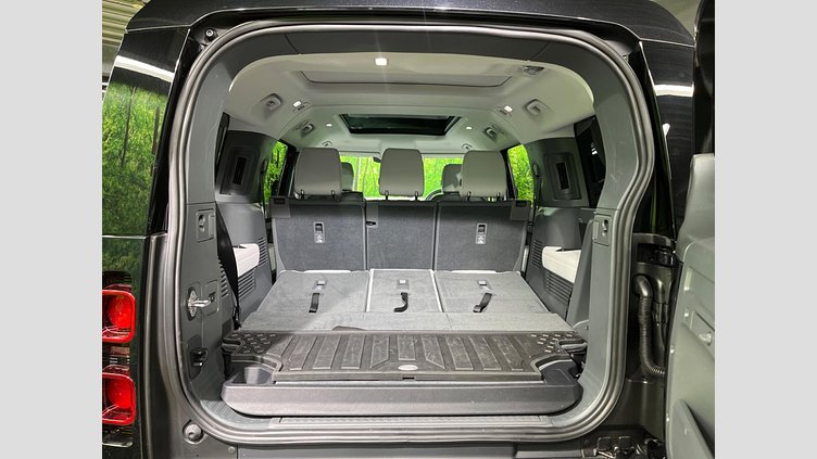2024 認定中古車 Land Rover Defender 130 サントリーニブラック D350 ディーゼルマイルドハイブリッド X-Dynamic SE