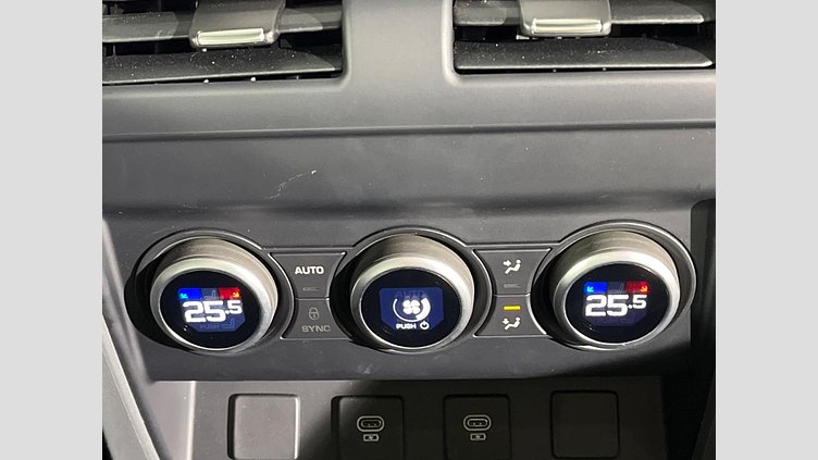 2024 認定中古車 Land Rover Defender 130 サントリーニブラック D350 ディーゼルマイルドハイブリッド X-Dynamic SE