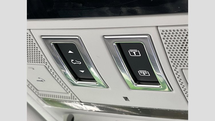 2024 認定中古車 Land Rover Defender 130 サントリーニブラック D350 ディーゼルマイルドハイブリッド X-Dynamic SE