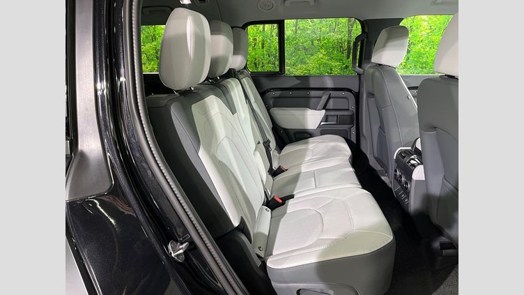 2024 認定中古車 Land Rover Defender 130 サントリーニブラック D350 ディーゼルマイルドハイブリッド X-Dynamic SE