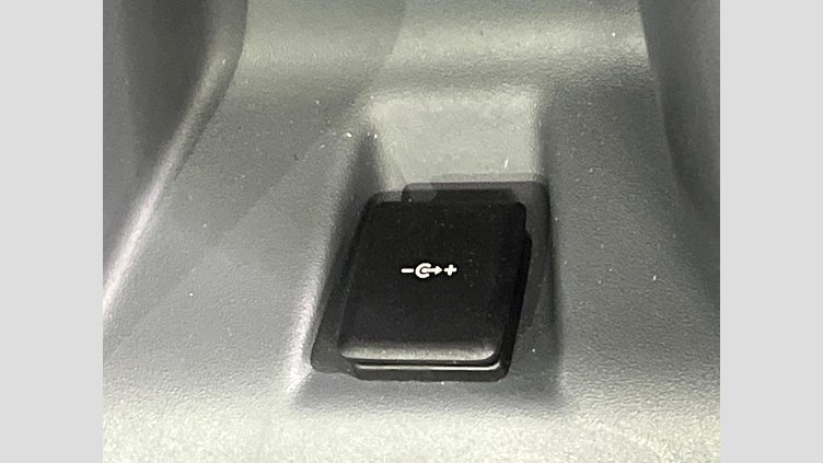 2024 認定中古車 Land Rover Defender 130 サントリーニブラック D350 ディーゼルマイルドハイブリッド X-Dynamic SE