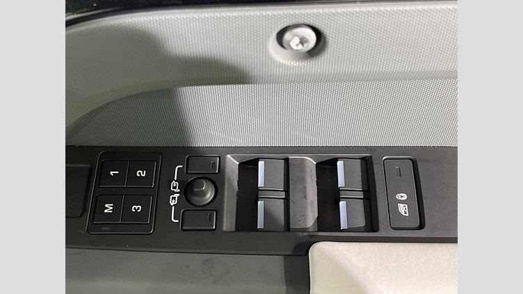 2024 認定中古車 Land Rover Defender 130 サントリーニブラック D350 ディーゼルマイルドハイブリッド X-Dynamic SE