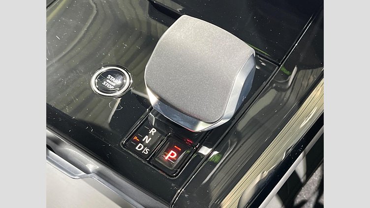 2024 認定中古車 Land Rover Range Rover Sport アイガーグレイ P550eプラグインハイブリッド（ガソリン） スタンダードホイールベース Dynamic SE