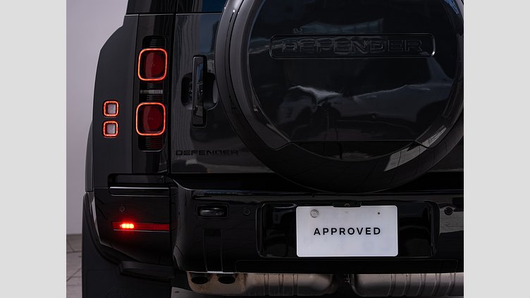 2024 認定中古車 Land Rover Defender 130 カルパチアングレイ D350 ディーゼルマイルドハイブリッド X-Dynamic SE　D350　8人乗り