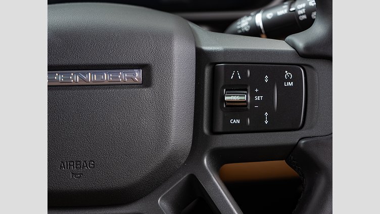 2024 認定中古車 Land Rover Defender 130 カルパチアングレイ D350 ディーゼルマイルドハイブリッド X-Dynamic SE　D350　8人乗り