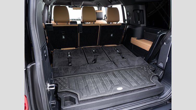 2024 認定中古車 Land Rover Defender 130 カルパチアングレイ D350 ディーゼルマイルドハイブリッド X-Dynamic SE　D350　8人乗り