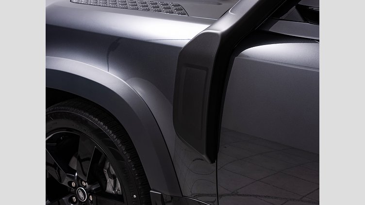 2024 認定中古車 Land Rover Defender 130 カルパチアングレイ D350 ディーゼルマイルドハイブリッド X-Dynamic SE　D350　8人乗り