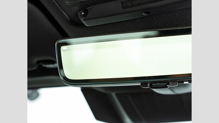 2024 認定中古車 Land Rover Defender 130 カルパチアングレイ D350 ディーゼルマイルドハイブリッド X-Dynamic SE　D350　8人乗り