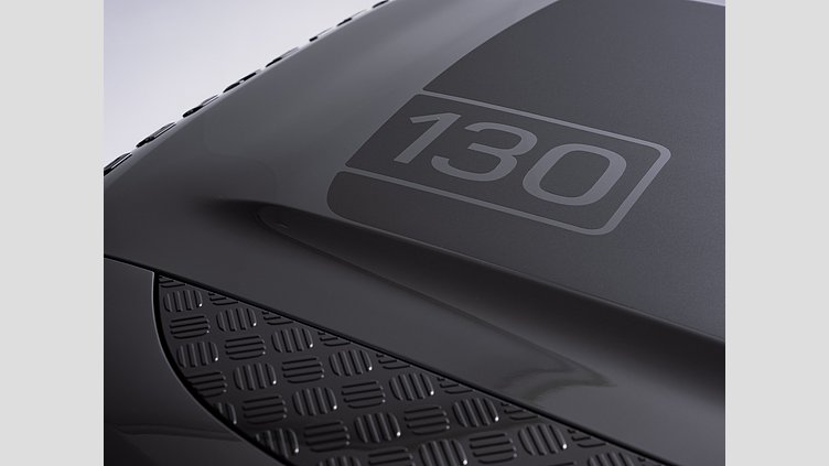 2024 認定中古車 Land Rover Defender 130 カルパチアングレイ D350 ディーゼルマイルドハイブリッド X-Dynamic SE　D350　8人乗り